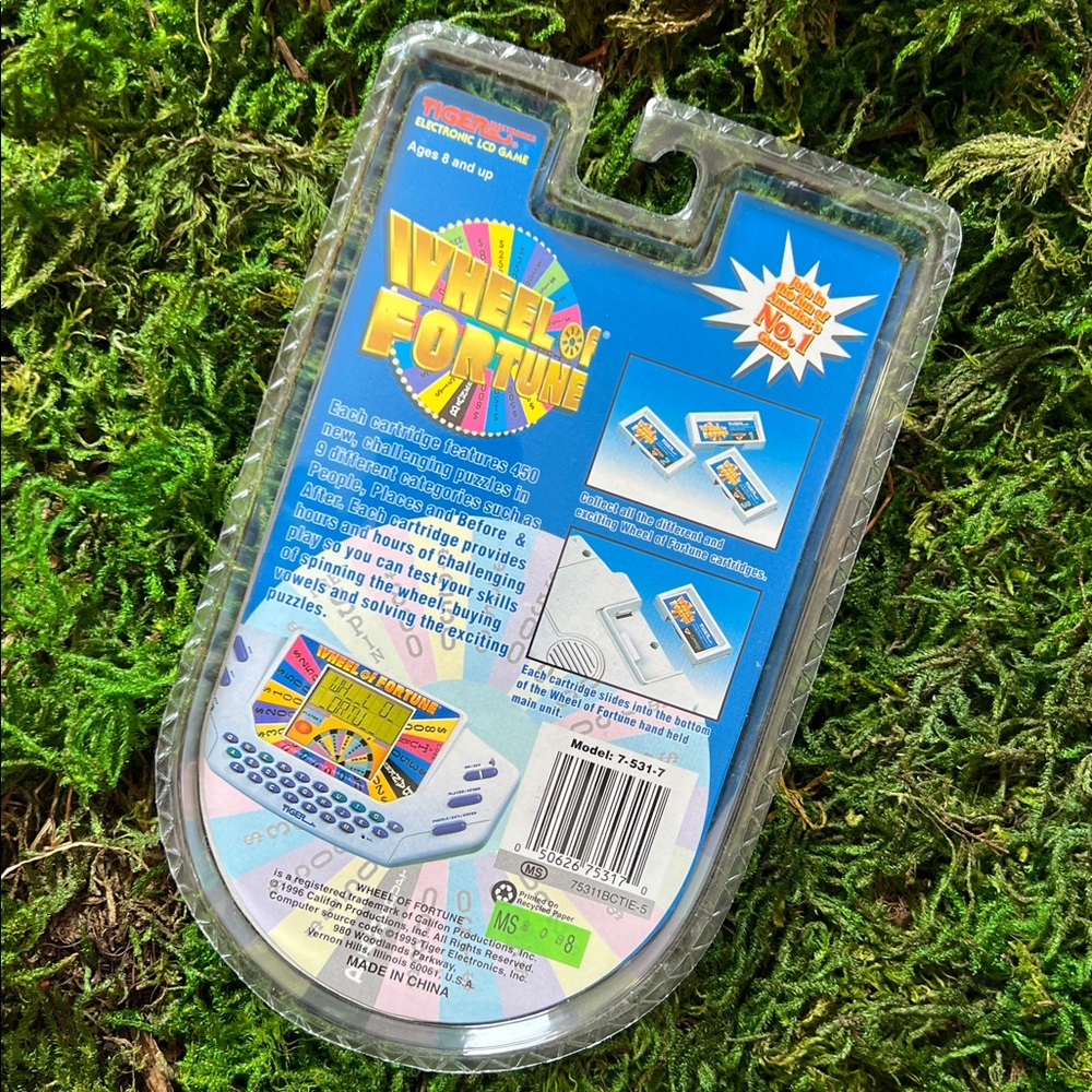 VINTAGE 1995 Tiger Electronics Wheel of Fortune Handheld Electronic Game *WORKS* - Picture 17 of 17